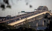 奥克兰人下班回家难：海港大桥有强风，火车服务严重中断