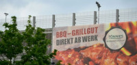 德国最大肉联厂超1000人感染新冠：民众抗议，国防军出动