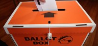 离谱！一百多万新西兰人还没有收到投票资料包，专家说“那也不耽误投票！”