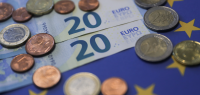 欧元兑美元汇率跌至20年来最低 外媒：欧洲经济衰退风险增加