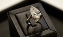 新西兰最贵单颗7克拉钻石戒指成功拍出了！但成交价远低于预估价……