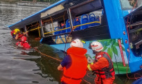 贵州公交坠湖事件：已致21死15伤，死者中有5名学生