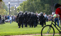 美国超400人在国会大厦前示威：有人拿刀有人持枪 4人已被捕