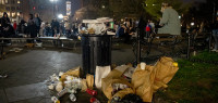 【华人生活网】气愤！昔日世界之都，今日垃圾场！狂欢庆祝“无罩”，纽约标志性华盛顿广场深夜遭"清洗"！