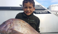 3岁开始钓鱼，7岁男孩靠自己钓上9公斤大鱼