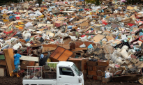 台风过后日本福岛垃圾沿路堆100多米，居民:不是人住的地方