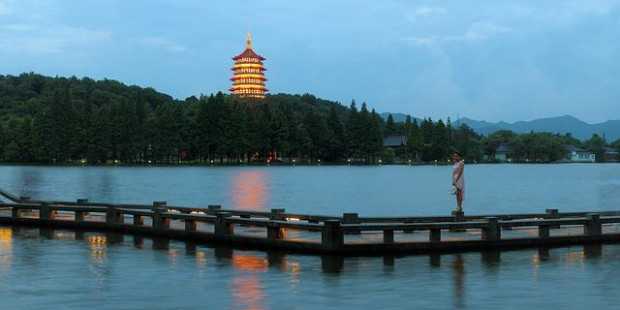 hangzhou west lake night g98c5ad0dc 640 v2