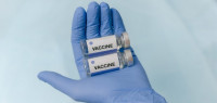 新增病例或为“冰山一角”，专家：延长3级警报，强制疫苗接种