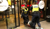 中国游客遭粗暴对待 瑞典检察官：警方无任何过错