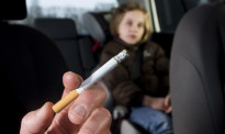 在有儿童的车内吸烟？不久后再这样做你就犯法了！
