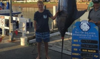 在新西兰钓鱼也能发家致富 这孩子靠一条鱼赚了5万