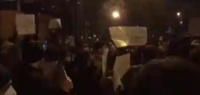 伊朗核科学家遇害后，德黑兰爆发抗议活动：“向美国开战！”