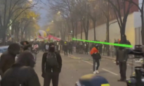 砸店铺、烧汽车、乱射激光笔....巴黎22名示威者被警方逮捕