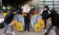 韩国民众日本大使馆前抗议 怒斥“大海不是垃圾桶！”