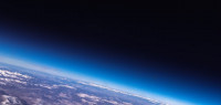 全球首个“全平民”太空飞船发射升空 将太空旅行三天 
