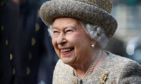 女王登基70周年大典就在明天！哈里梅根到场，黄金马车出山…全英都high起来了！