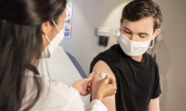 FDA和CDC批准16至17岁青少年接种辉瑞疫苗加强针