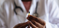 印度老人冒名接种11剂新冠疫苗 威胁称若被起诉就自杀