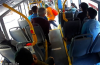 奥克兰公交上令乘客惊慌的一幕：男子与司机发生打斗