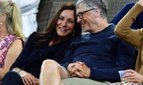 比尔盖茨新女友曝光：对手公司前CEO遗孀，被吐槽酷似前妻…