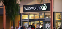 Woolworths前CEO因说错话被迫辞职！曾经年薪超$700万！新任女CEO无缝衔接