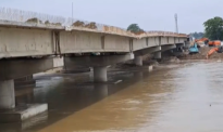 印度又一斥资百亿卢比大桥坍塌：大桥从中间塌陷，当地紧急调查原因