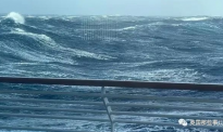 邮轮惊魂！千人邮轮被暴风雨围堵，16米海浪来袭…乘客吓到写遗言？！