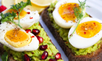 鸡蛋吃多了会导致高血脂吗？