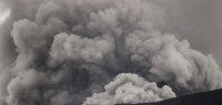 已致23人遇难，印尼多座火山为何集中喷发？