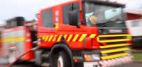 奥克兰Avondale发生大火，80名消防员和21辆消防车参与灭火