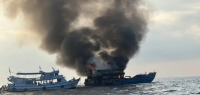 泰国一游船突发火灾，载有超100人
